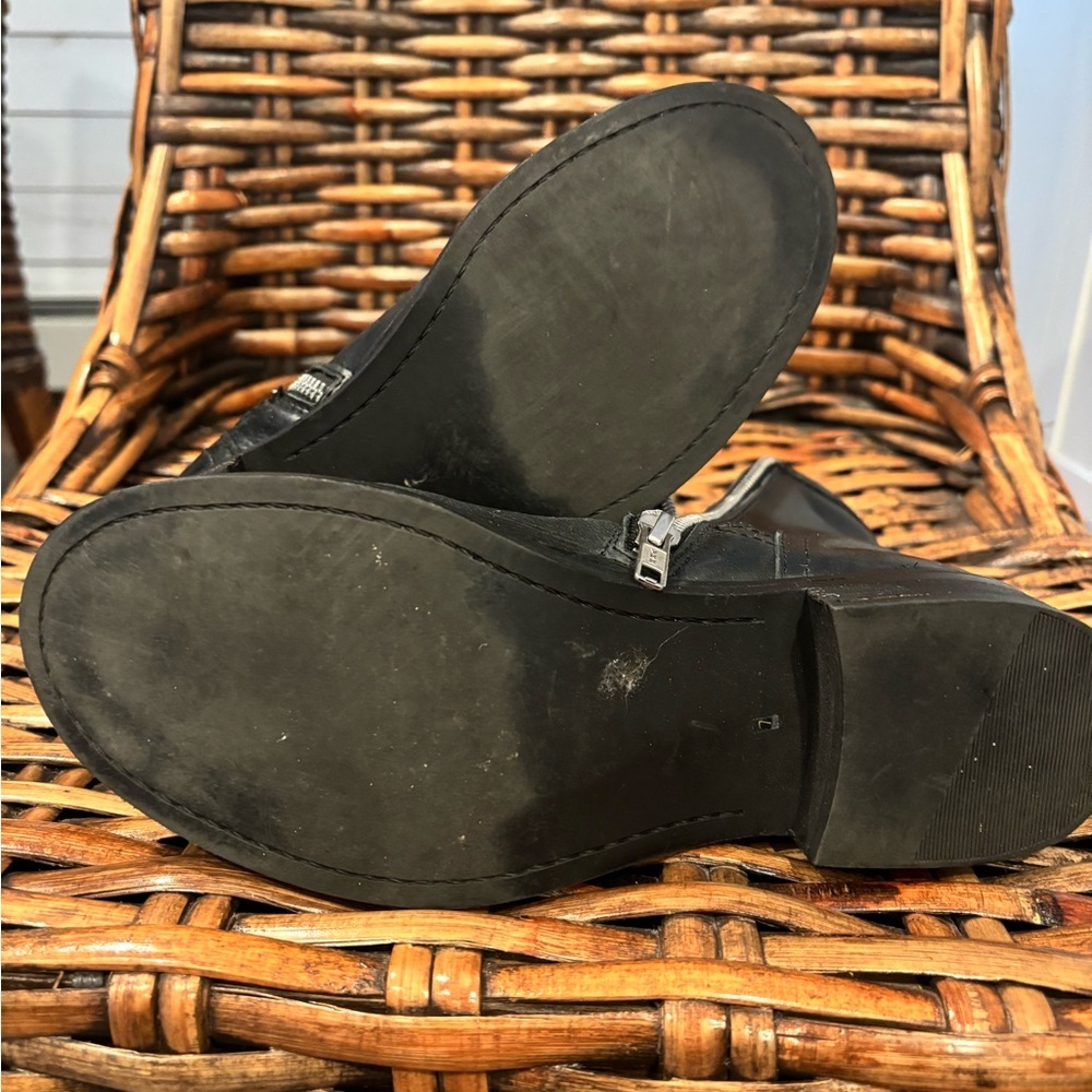 Steve Madden Women's Cain Buckle Booties Black Leather in size 7 - Picture 11 of 15